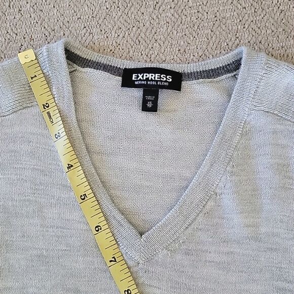 Express Merino Wool Blend Light Heather Gray Long Sleeve Sweater - Size XS - Picture 14 of 15